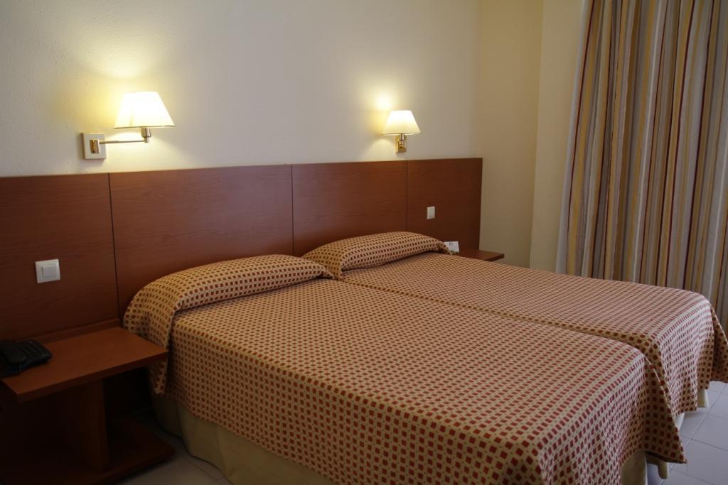 Hotel Mediterraneo โรเซส ภายนอก รูปภาพ